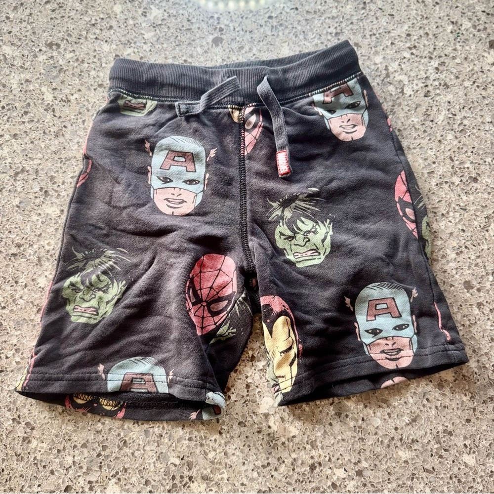 H&M Kids' Black MARVEL Graphic Shorts l Size:6